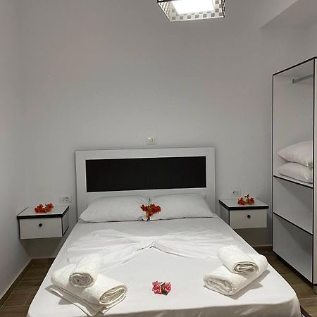 Rentrooms Geni Ksamil Exterior photo